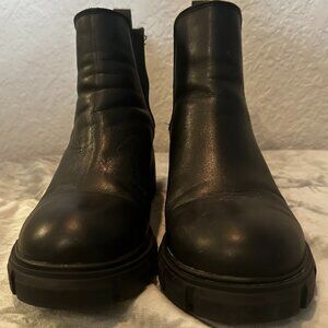 Steve Madden Howler Black Leather Chelsea Lug Sole Ankle Boots 9.5
